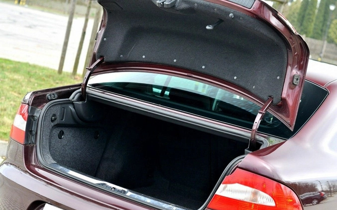Skoda Superb cena 29900 przebieg: 240000, rok produkcji 2011 z Złotów małe 379